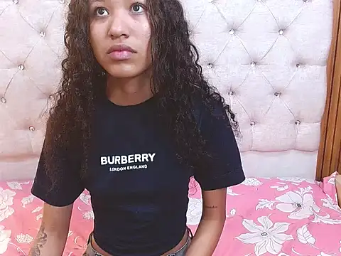 skiaracl202 online show from 04-15-26, 03:23