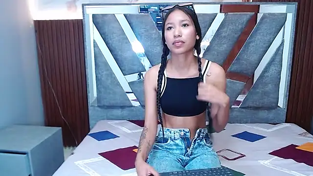 skiaracl202 online show from 03-05-26, 03:47