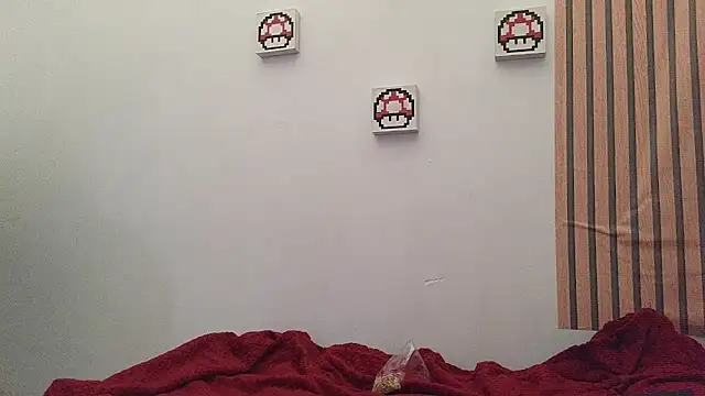 Caroline hernandes online show from 04-12-26, 01:58