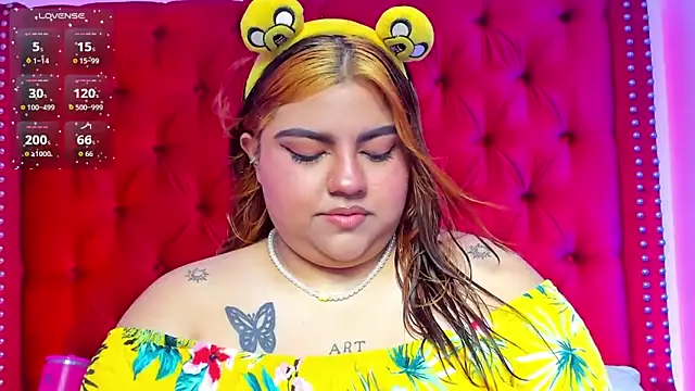 Snapshot of SunnyHoney_ chatting on 06-17-26, 12:37 SunnyHoney online show from 06-17-26, 12:37