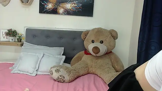 Celeste  London online show from 04-05-26, 05:41