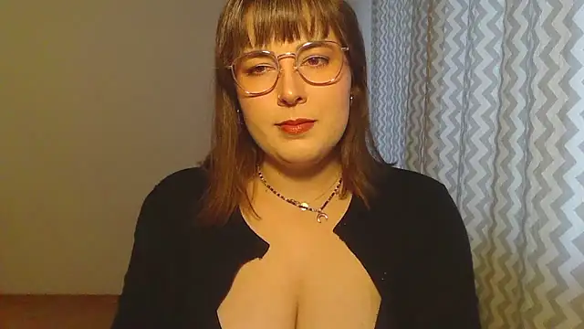 Snapshot of ClaraHard chatting on 06-17-26, 05:56 ClaraHard online show from 06-17-26, 05:56