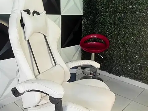 taylor bigdick18 online show from 03-09-26, 07:56