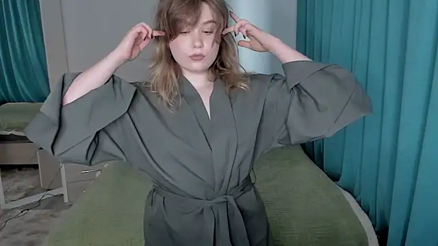 Snapshot of JennyHardy chatting on 07-15-26, 01:51 JennyHardy online show from 07-15-26, 01:51