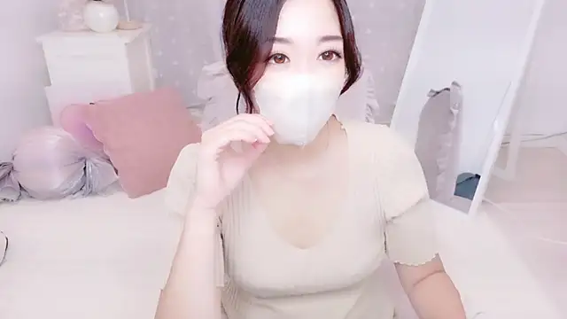 YURIKAsan  online show from 05-18-26, 10:42