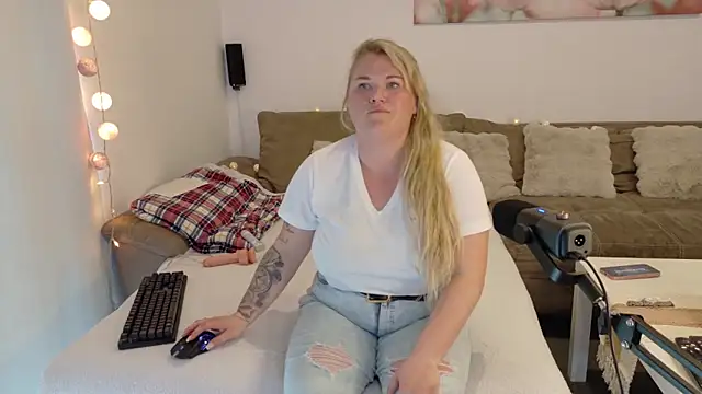 Jolina Juice online show from 04-18-26, 01:57