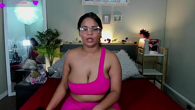 NaughtyTyra online show from 04-08-26, 07:21