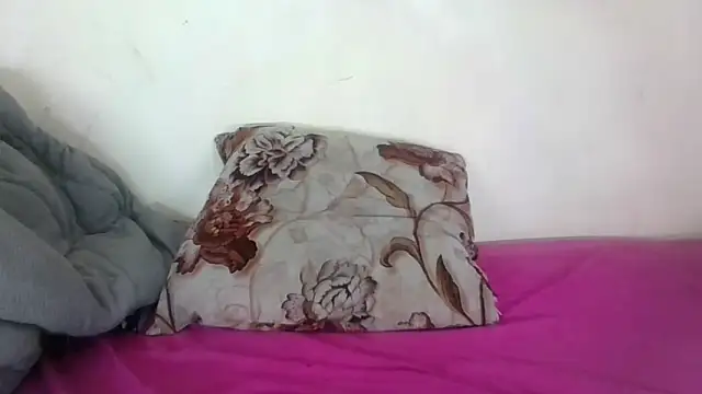 Snapshot of simphiwe23 chatting on 06-18-26, 11:37 simphiwe23 online show from 06-18-26, 11:37