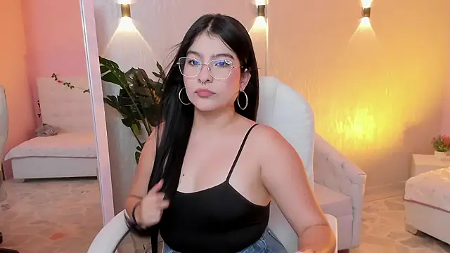 Snapshot of HannaLee333 chatting on 03-04-26, 09:00 HannaLee333 online show from 03-04-26, 09:00