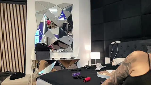 AMBER HARD online show from 04-06-26, 12:06