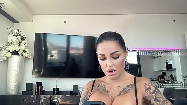 AMBER HARD online show from 04-07-26, 02:41