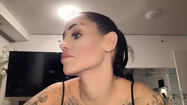 AMBER HARD online show from 04-19-26, 01:17