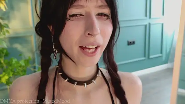 Snapshot of MutedMood_ chatting on 06-25-26, 12:32 MutedMood online show from 06-25-26, 12:32