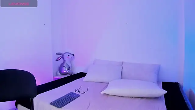 Eve-01 online show from 04-13-26, 08:13