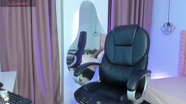 Isabella  Stone1 online show from 04-18-26, 07:51