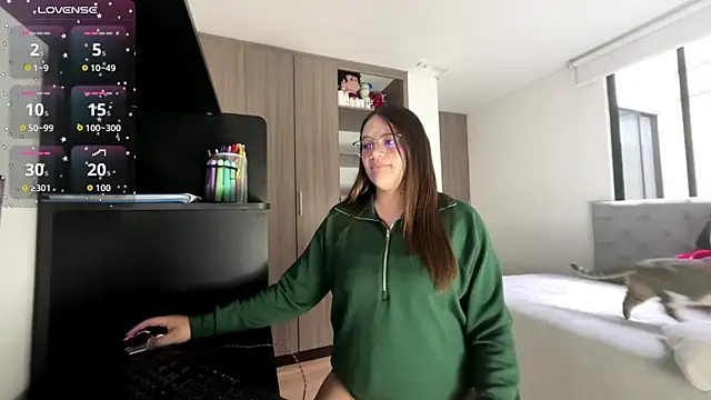 Sarahhh 0 online show from 06-04-26, 08:46