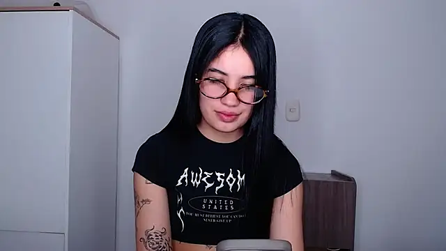 Lucy engel online show from 04-24-26, 12:23