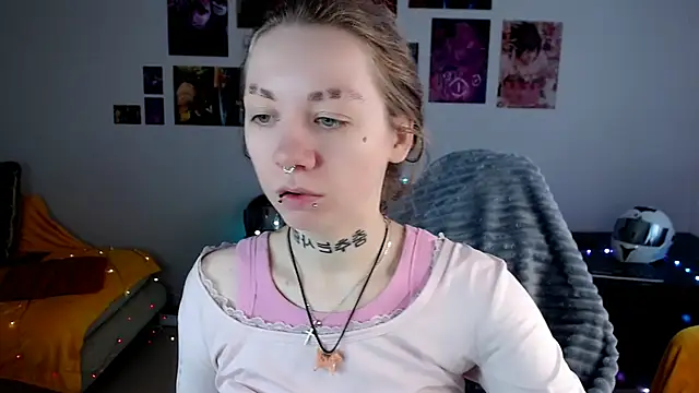 Nica Kawaii online show from 04-17-26, 09:23