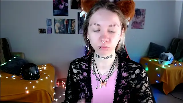 Nica Kawaii online show from 05-20-26, 12:13