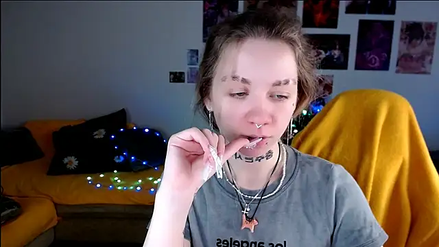 Nica Kawaii online show from 05-11-26, 05:31
