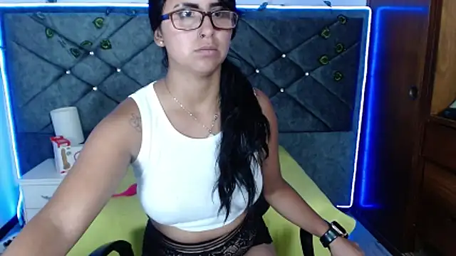 Alisha Gamskar13 online show from 04-15-26, 01:26