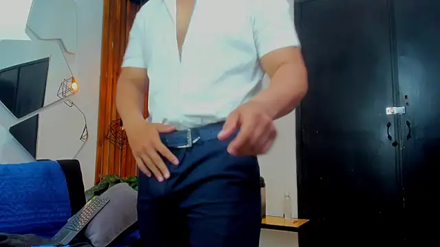 Snapshot of RomanCroft chatting on 03-28-26, 12:06 RomanCroft online show from 03-28-26, 12:06