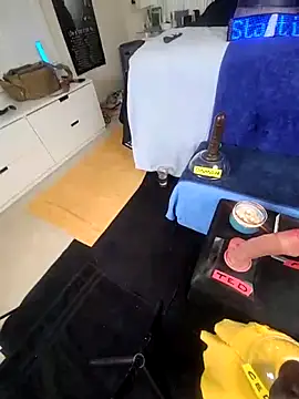 FantasyMan-BiWM online show from 04-10-26, 01:23