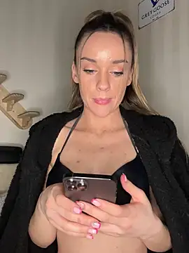KatieCutieXooo online show from 03-08-26, 02:04