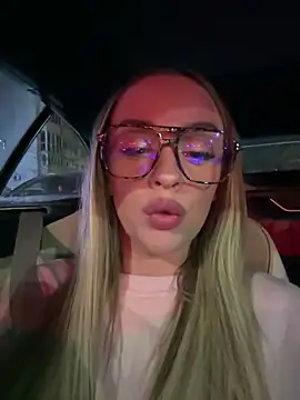 KatieCutieXooo online show from 03-24-26, 07:03
