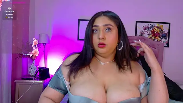 Selenee23 online show from 04-18-26, 11:34