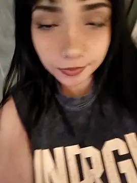 Hannae3 online show from 06-18-26, 05:28