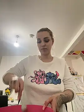 Giullyaxxx online show from 03-12-26, 04:22