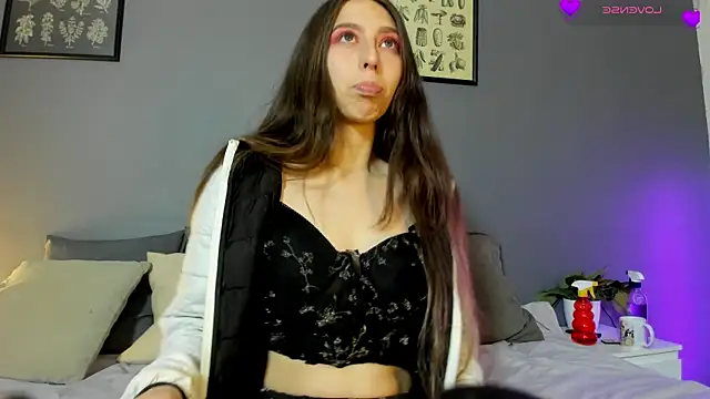 Charlotte lovee  online show from 03-31-26, 11:12