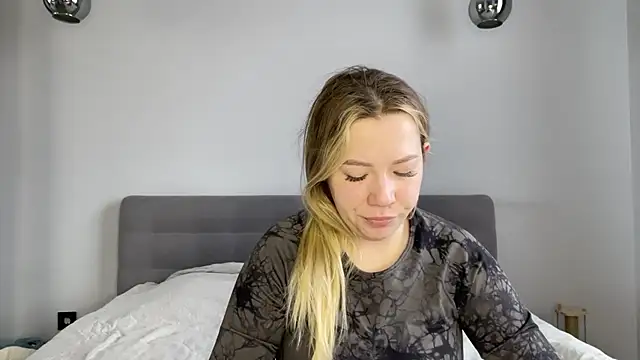 alyrasun online show from 04-06-26, 06:14