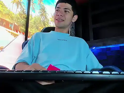 Snapshot of ChristoperGiraldo chatting on 04-05-26, 02:35 ChristoperGiraldo online show from 04-05-26, 02:35