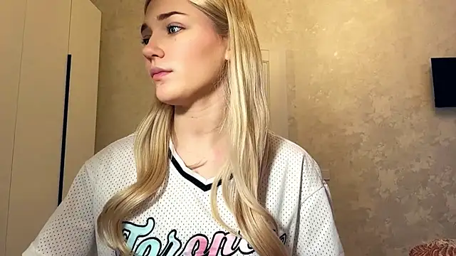 Snapshot of Barbie_Steph chatting on 03-22-26, 01:23 Barbie Steph online show from 03-22-26, 01:23