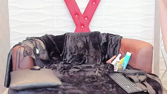 CaroBeltran online show from 04-16-26, 09:39