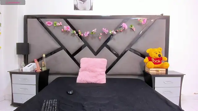 akiraloveee online show from 04-23-26, 06:42