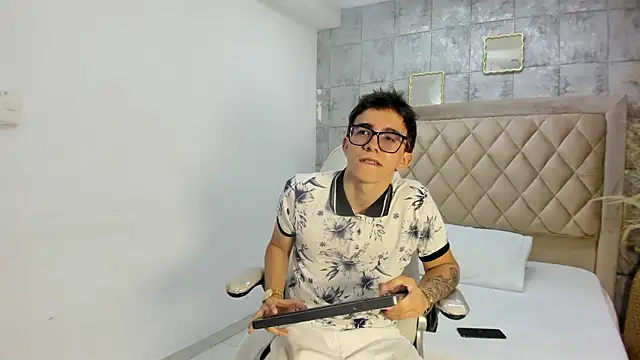 TylerCross  online show from 03-21-26, 08:24