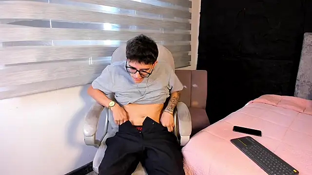 TylerCross  online show from 03-22-26, 08:21