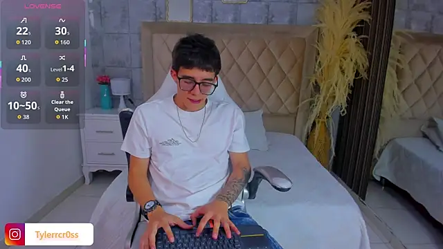 TylerCross  online show from 04-04-26, 08:48