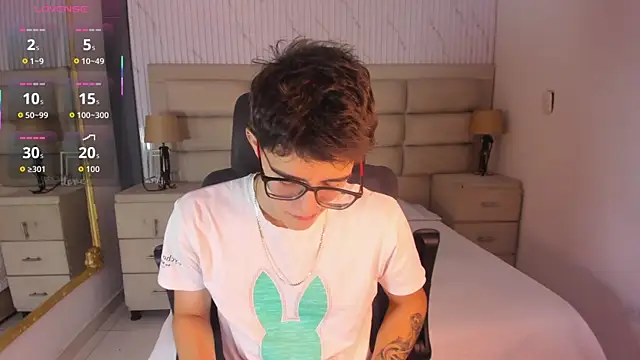 TylerCross  online show from 04-18-26, 08:20