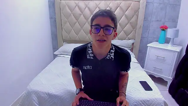 TylerCross  online show from 03-12-26, 08:24