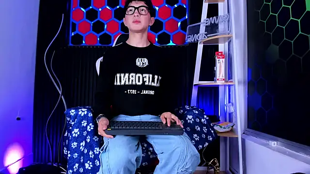 Cristopher Wild online show from 04-15-26, 04:44