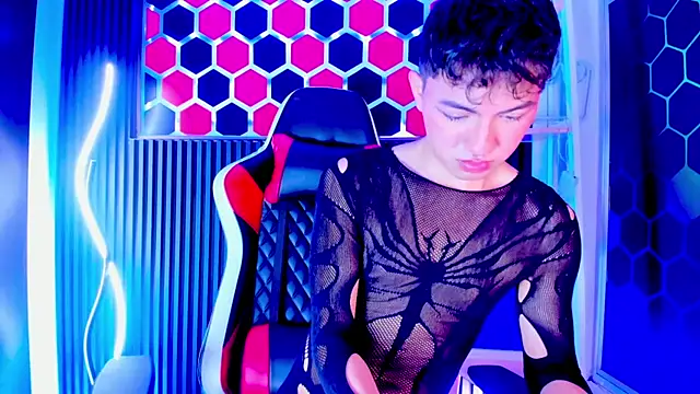 Cristopher Wild online show from 05-20-26, 04:20