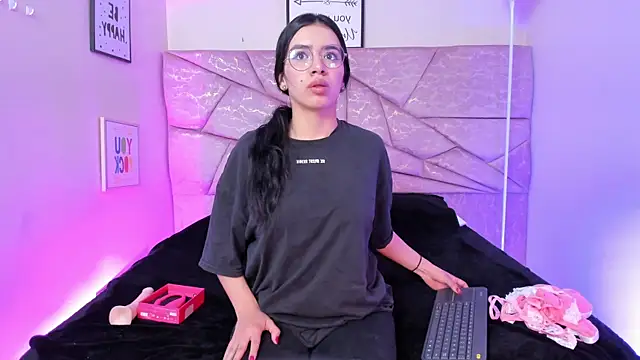 Amara Velle online show from 05-04-26, 01:03