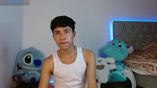 Snapshot of Sebas_fire4 chatting on 03-10-26, 02:04 Sebas fire4 online show from 03-10-26, 02:04