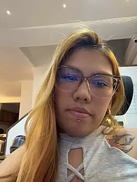 Lia Sterling online show from 04-23-26, 01:23