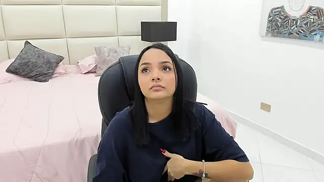 Chloelarsons online show from 06-07-26, 12:27
