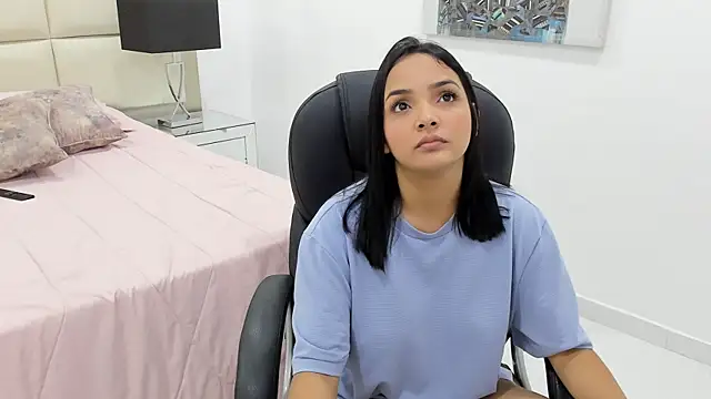 Chloelarsons online show from 06-02-26, 12:21